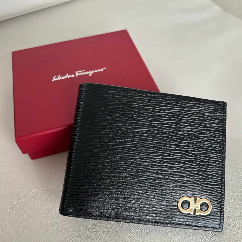 BNWT Men’s Salvatore Ferragamo Nero Pebble Leather Wallet